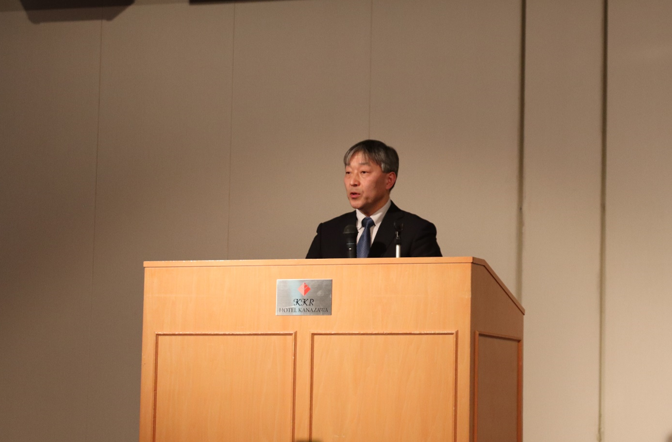 事業概要を説明する山本医学系長